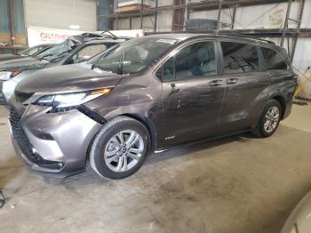  Salvage Toyota Sienna