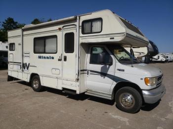  Salvage Winnebago Minnie