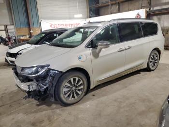  Salvage Chrysler Pacifica