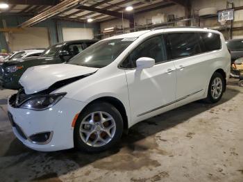  Salvage Chrysler Pacifica