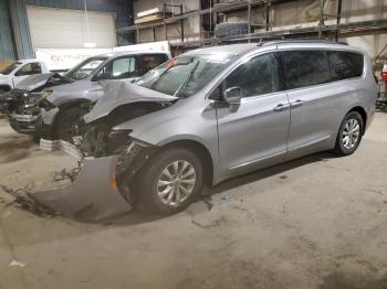  Salvage Chrysler Pacifica