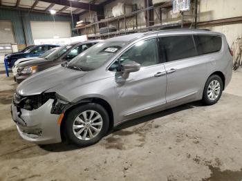  Salvage Chrysler Pacifica