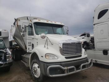  Salvage Freightliner Columbia 1