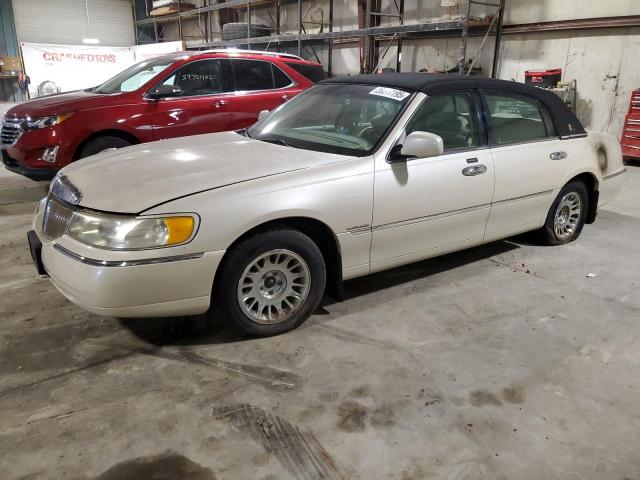  Salvage Lincoln Towncar