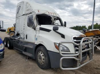  Salvage Freightliner Cascadia 1