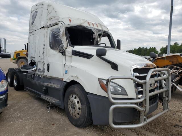  Salvage Freightliner Cascadia 1