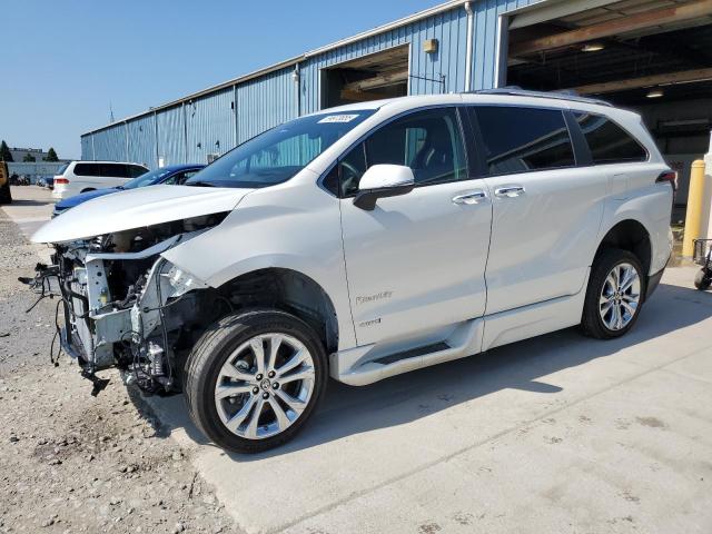  Salvage Toyota Sienna