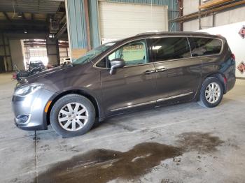 Salvage Chrysler Pacifica