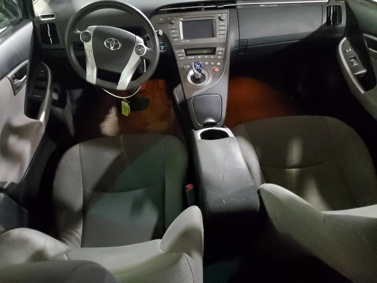 Toyota Prius Image 8