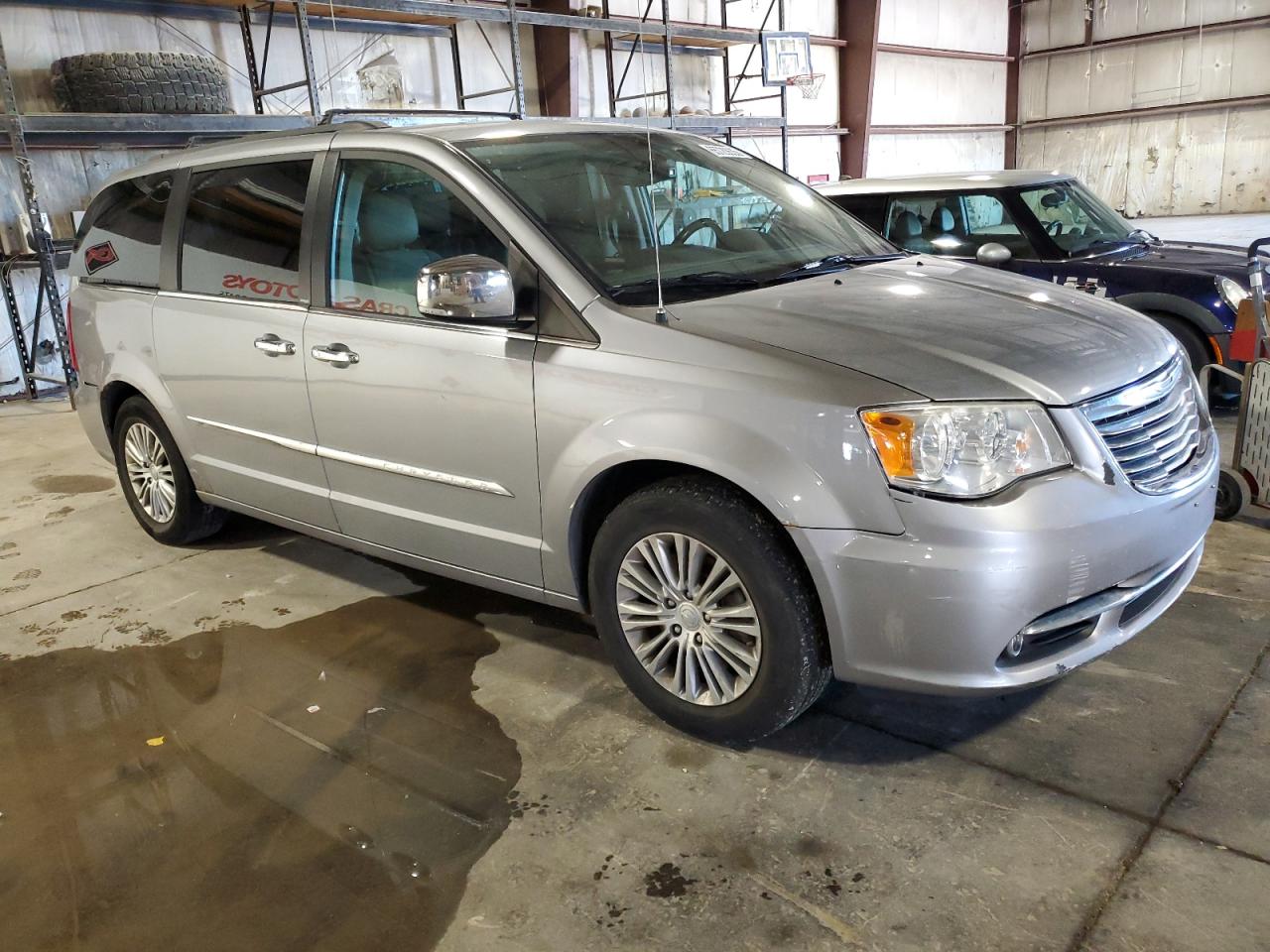 Chrysler Minivan Touring L Image 12