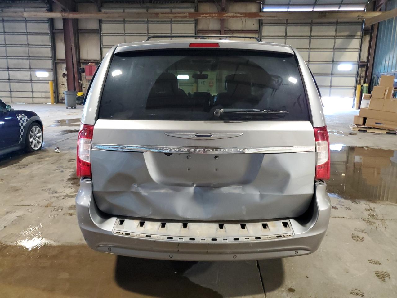 Chrysler Minivan Touring L Image 10