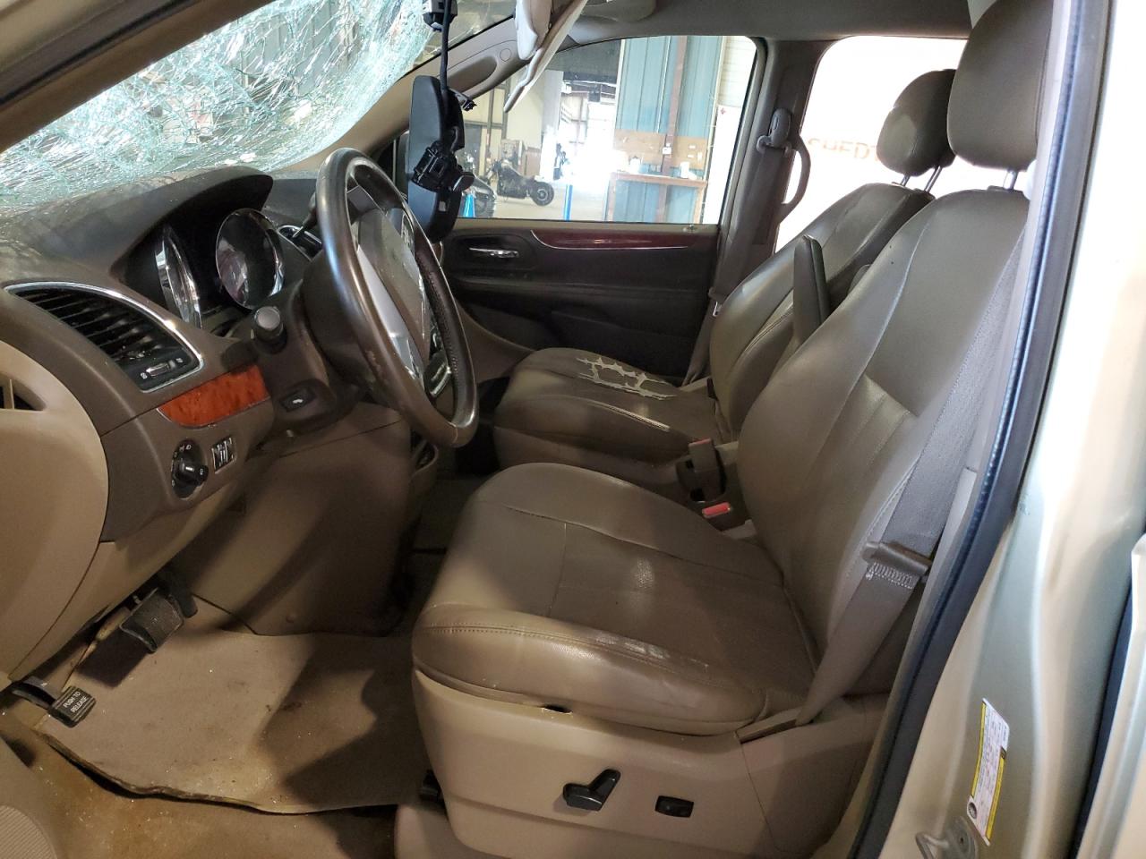 Chrysler Minivan Touring L Image 12