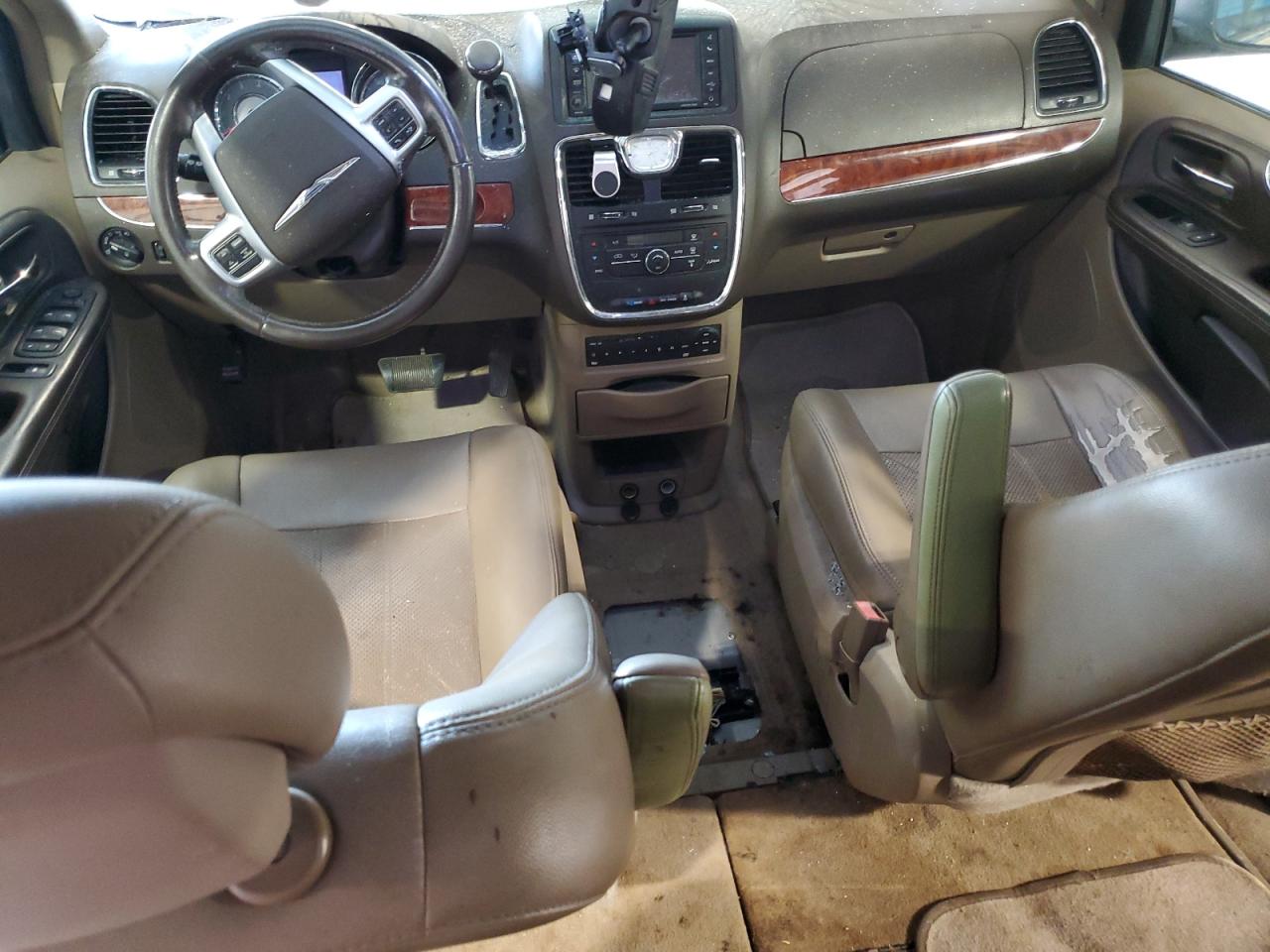 Chrysler Minivan Touring L Image 4