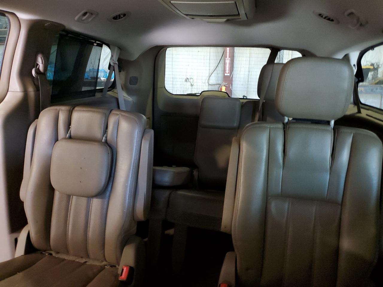 Chrysler Minivan Touring L Image 11