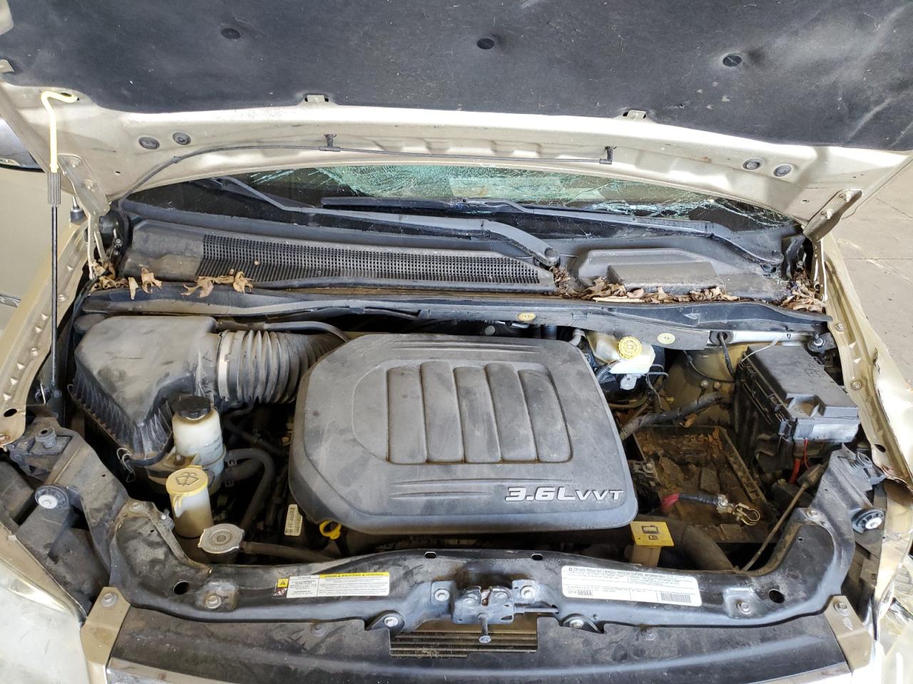 Chrysler Minivan Touring L Image 2