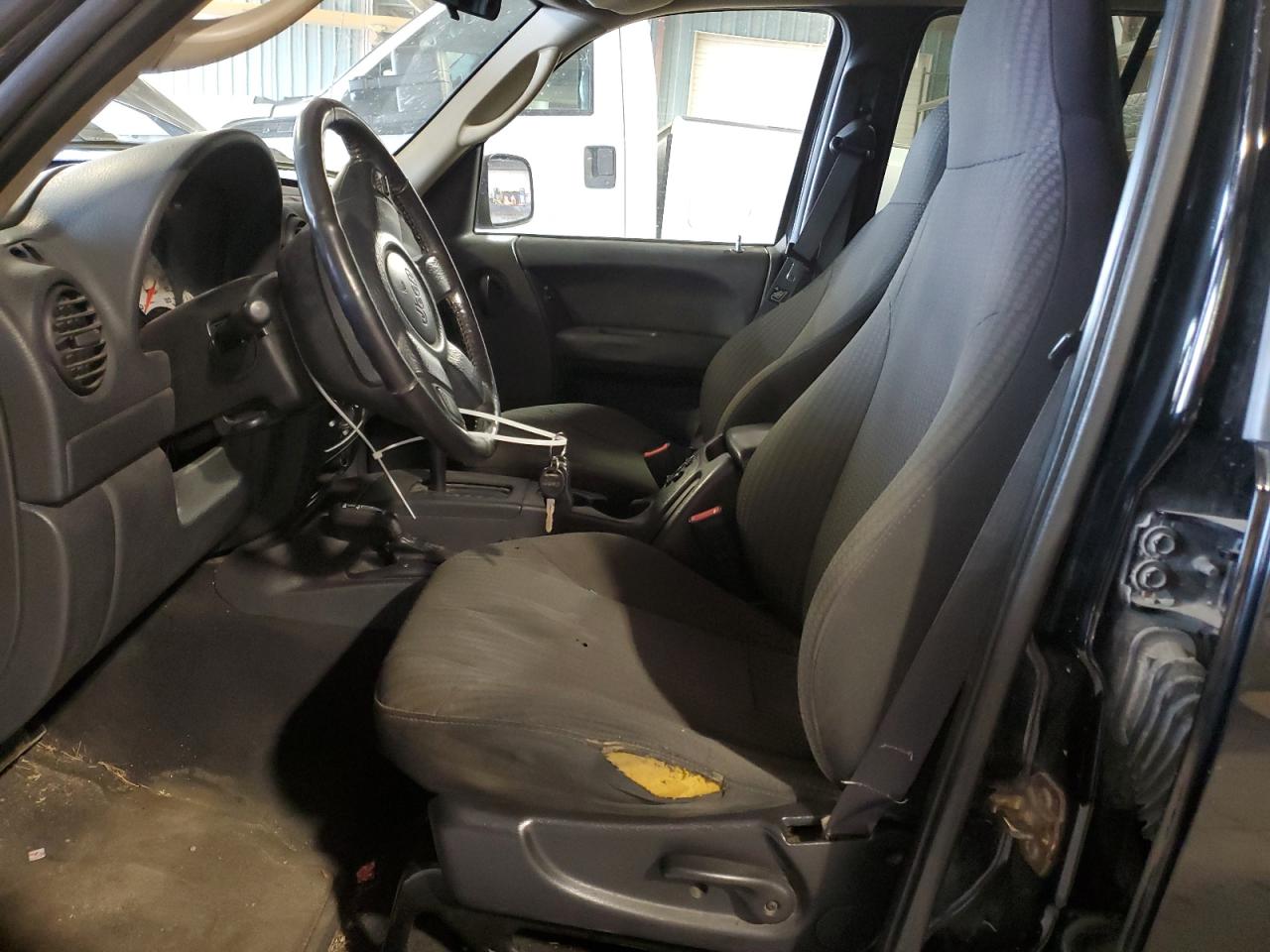 Jeep Liberty Sport Image 8