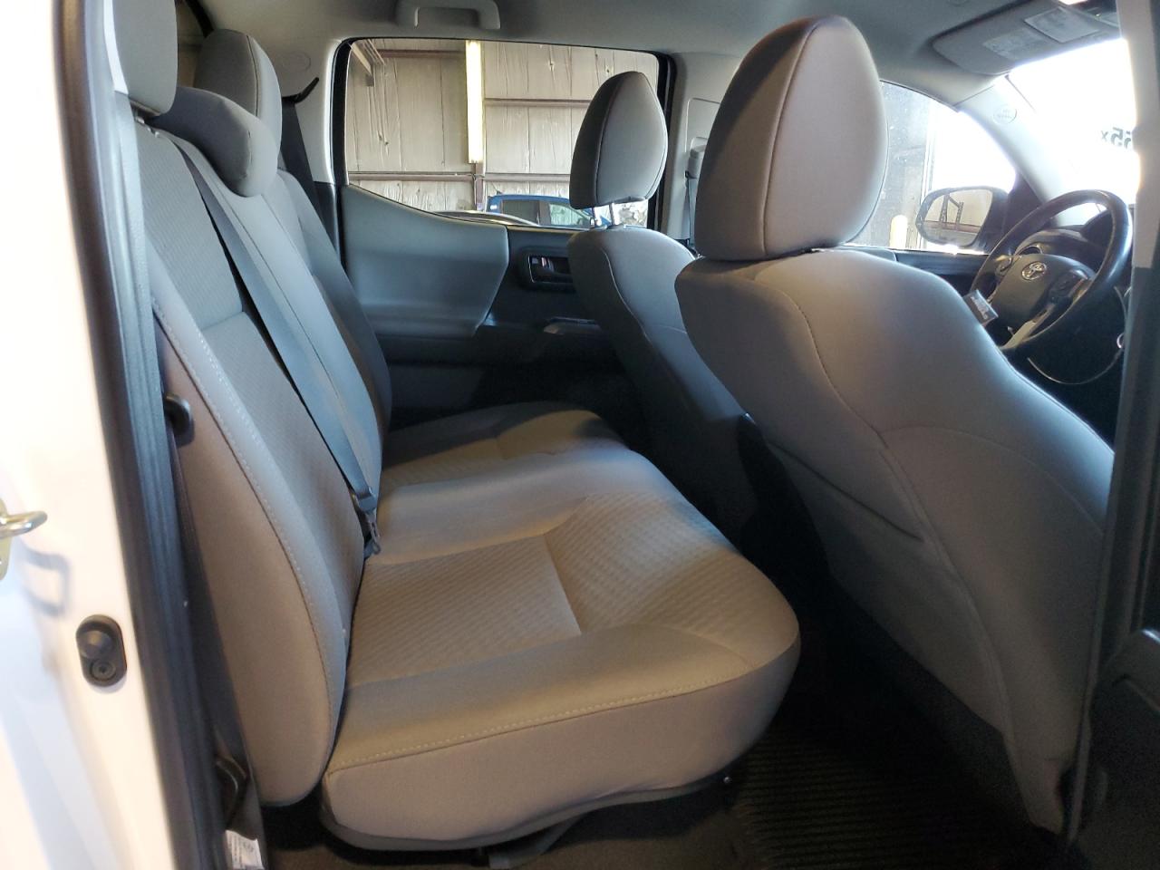 Toyota Tacoma Double Cab Image 8