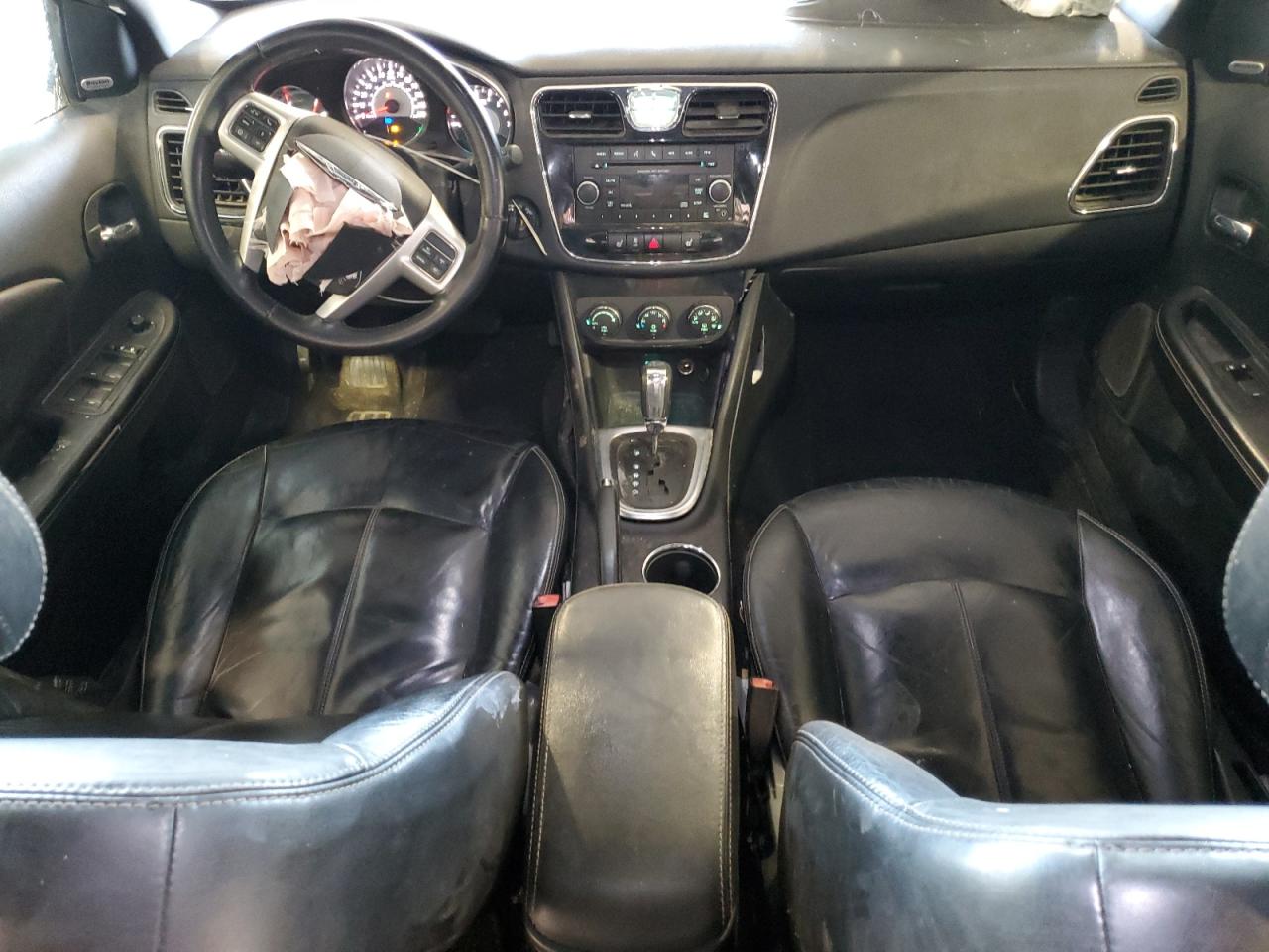 Chrysler 200 Limited Image 6