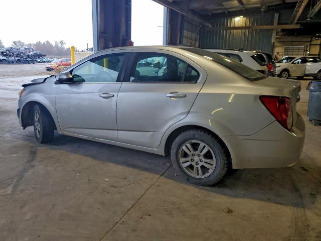 Chevrolet Sonic Lt Image 3