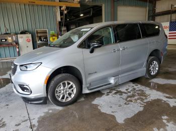  Salvage Chrysler Pacifica