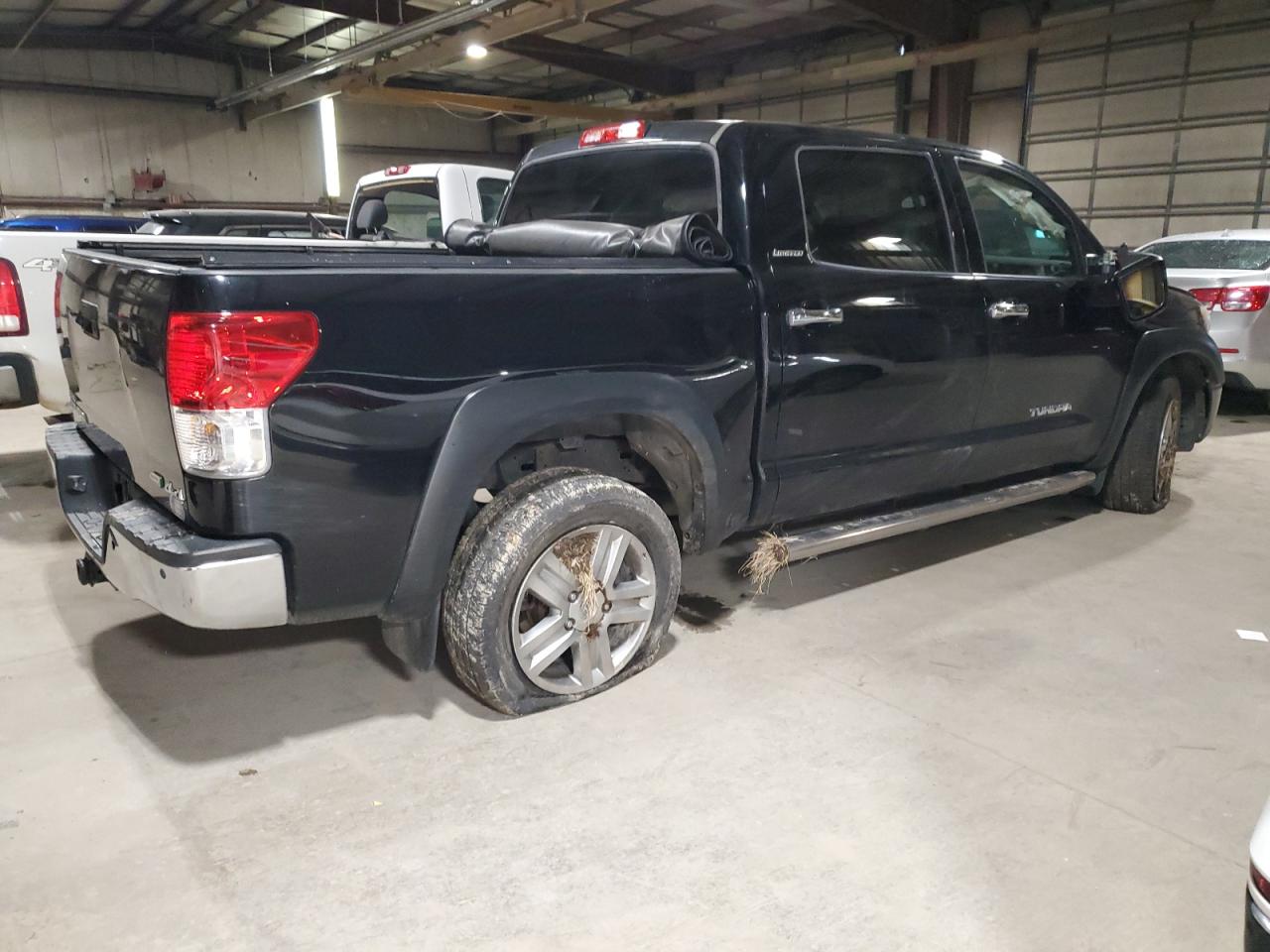 Toyota Tundra Crewmax Limited Image 2