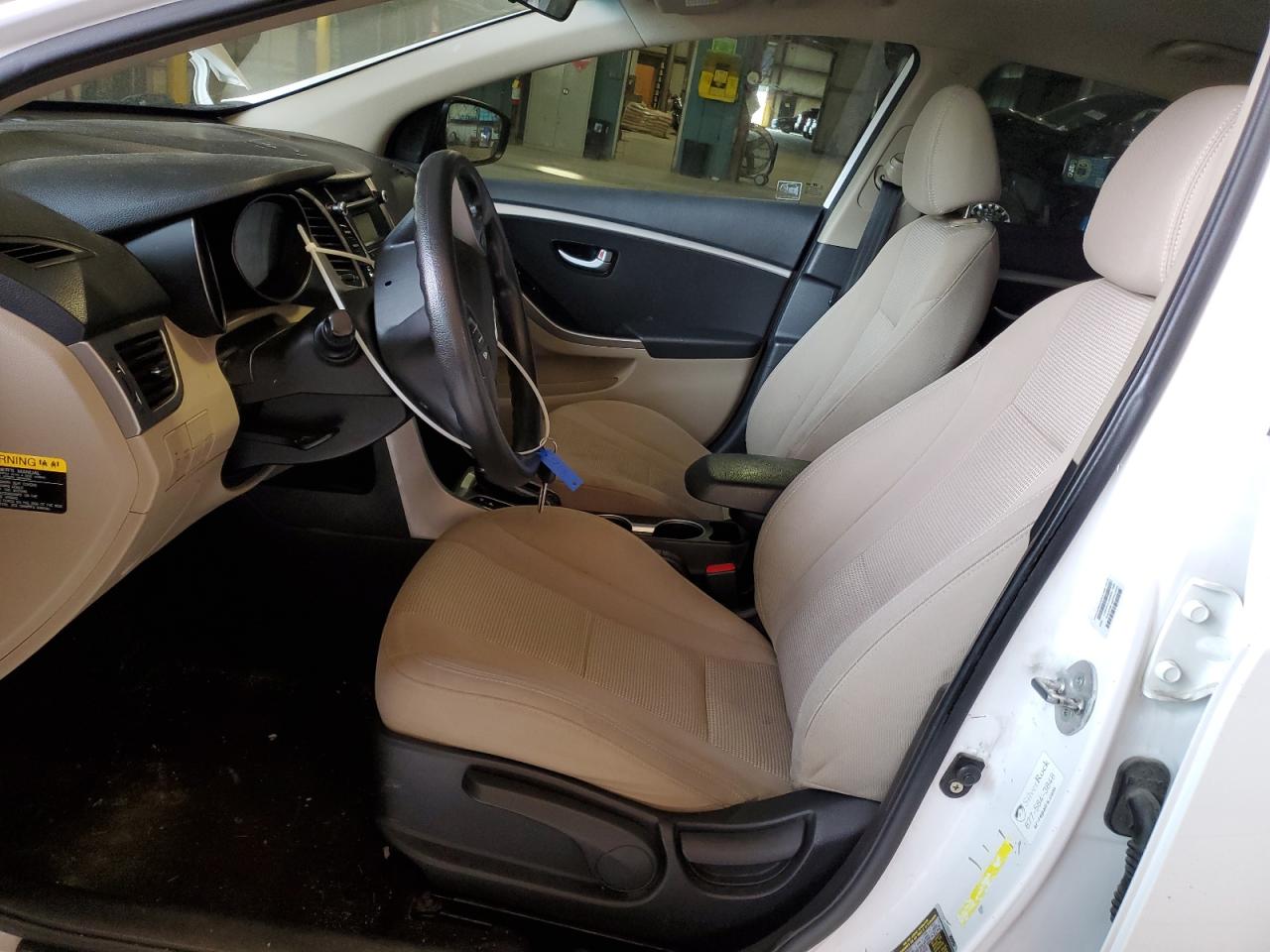 Hyundai ELANTRA Image 10