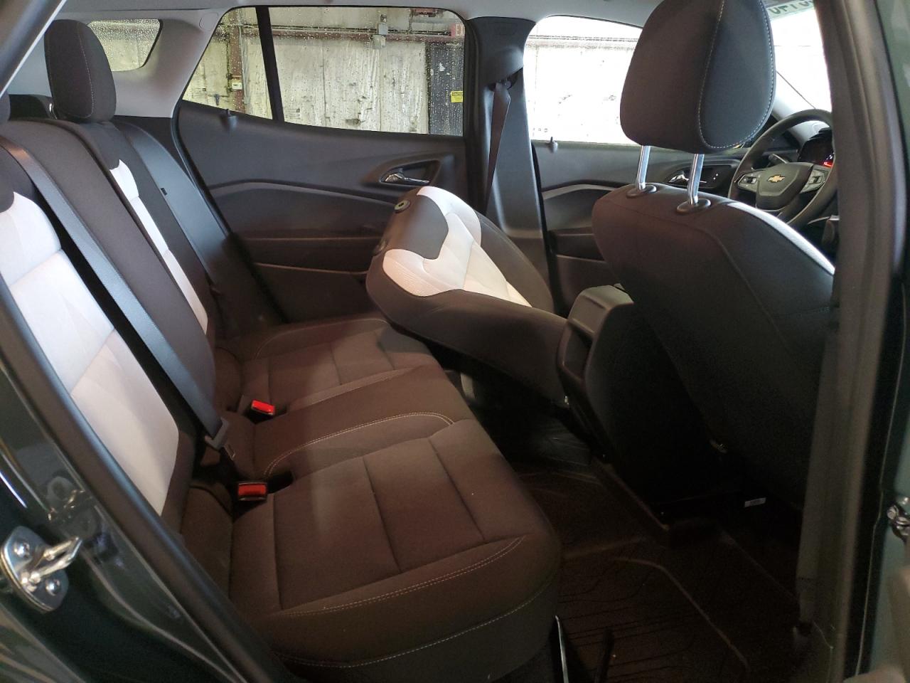 Chevrolet Trax Ls Image 3