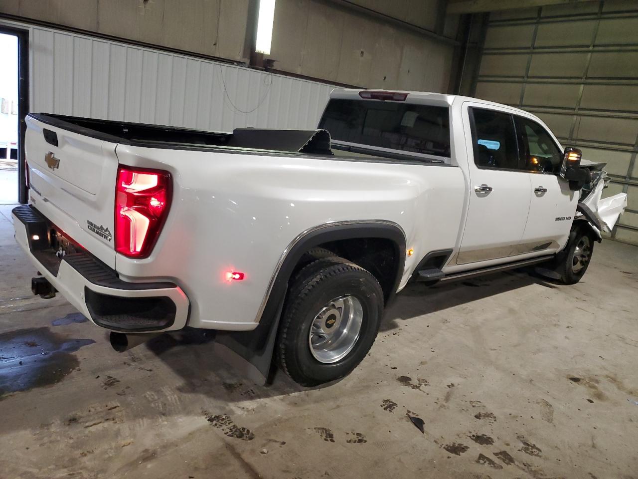 Chevrolet Silverado K3500 High Country Image 10