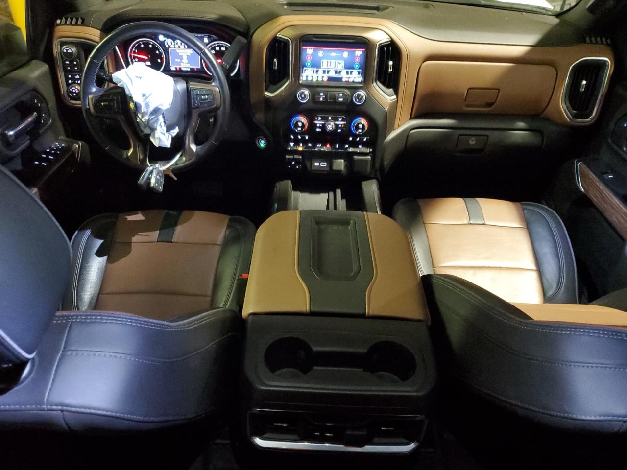 Chevrolet Silverado K3500 High Country Image 12