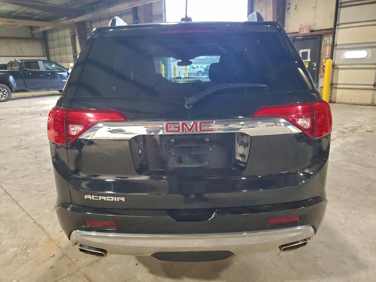 GMC Acadia Denali Image 5