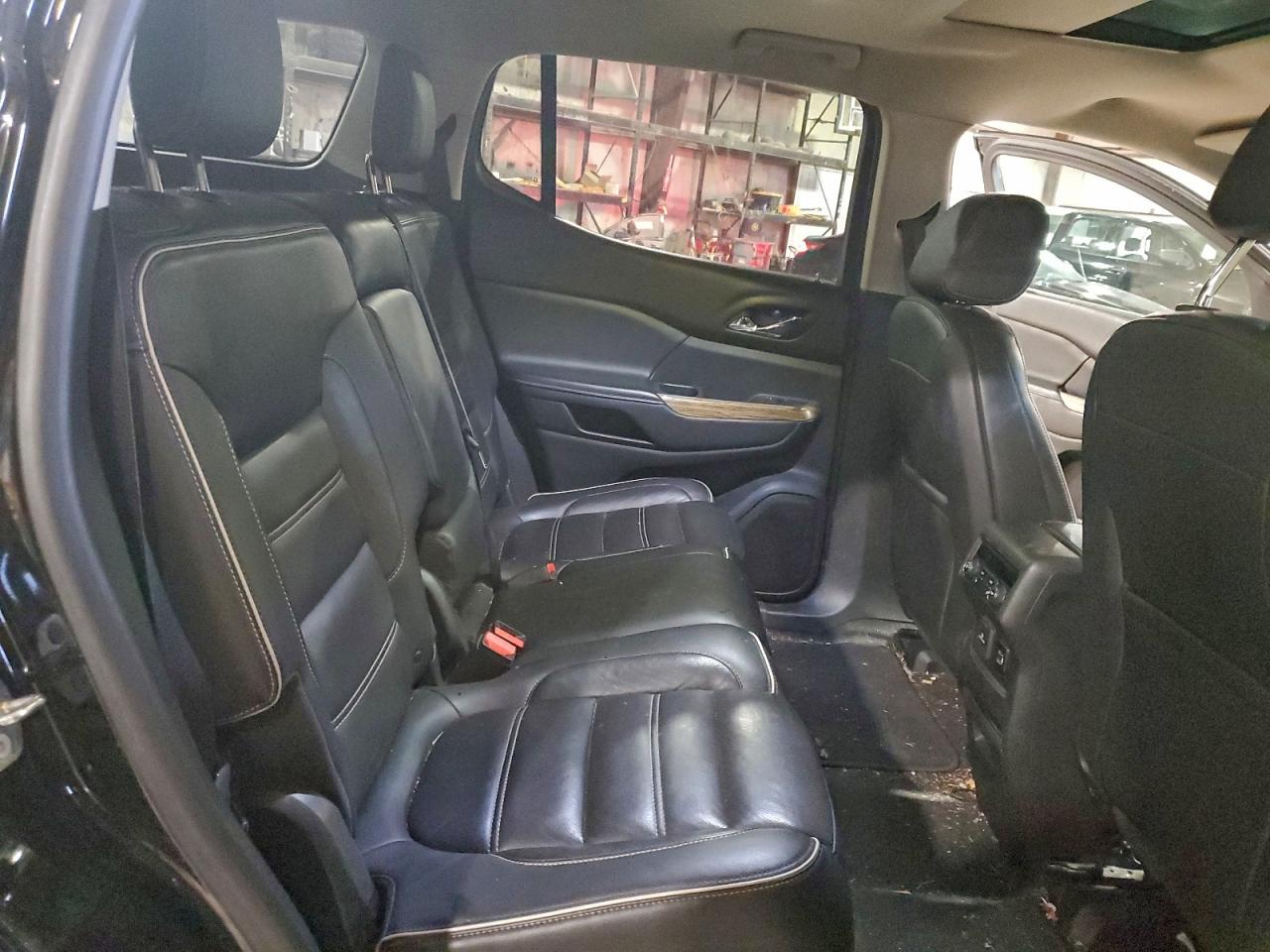 GMC Acadia Denali Image 12