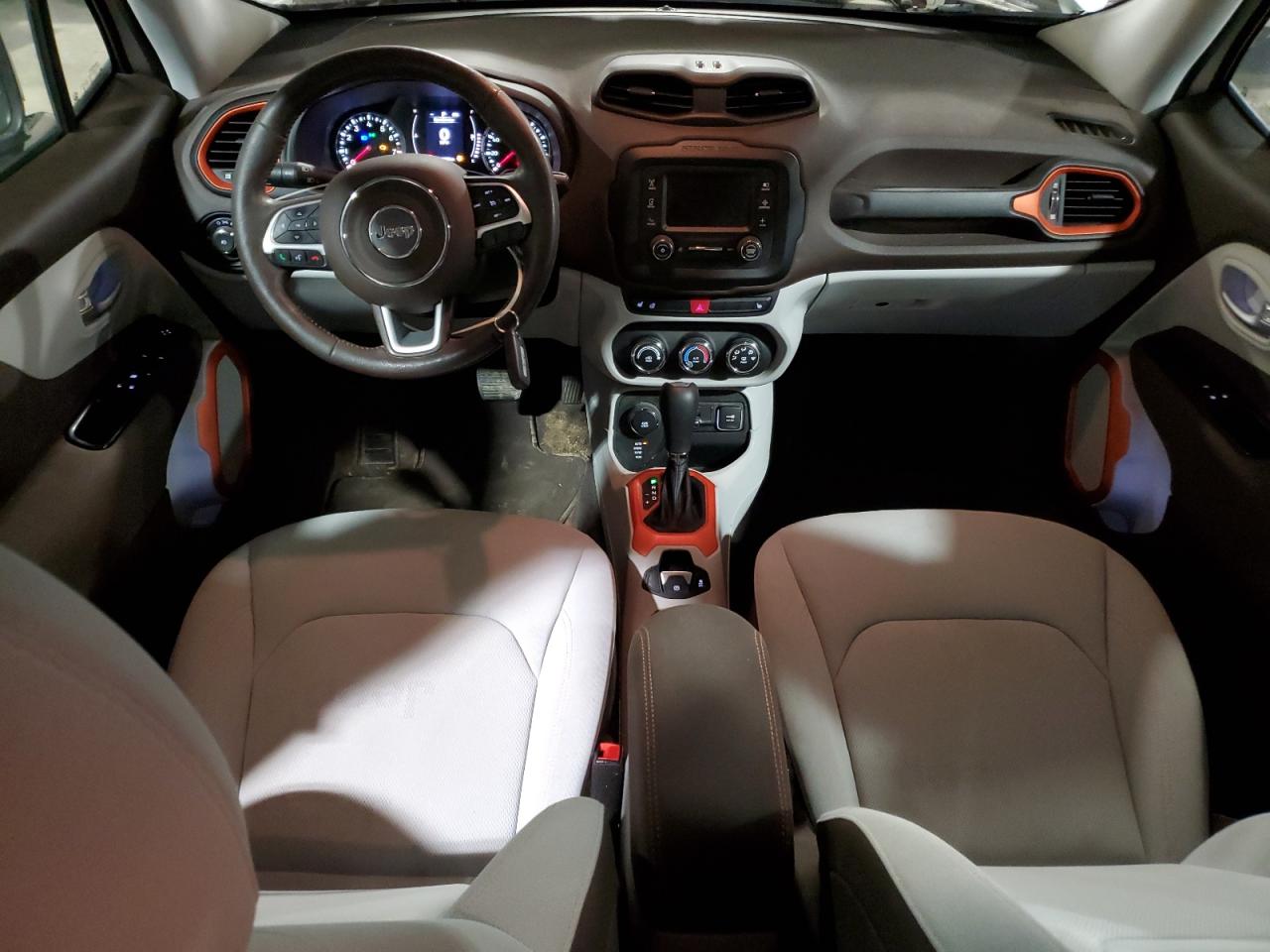 Jeep Renegade Latitude Image 3