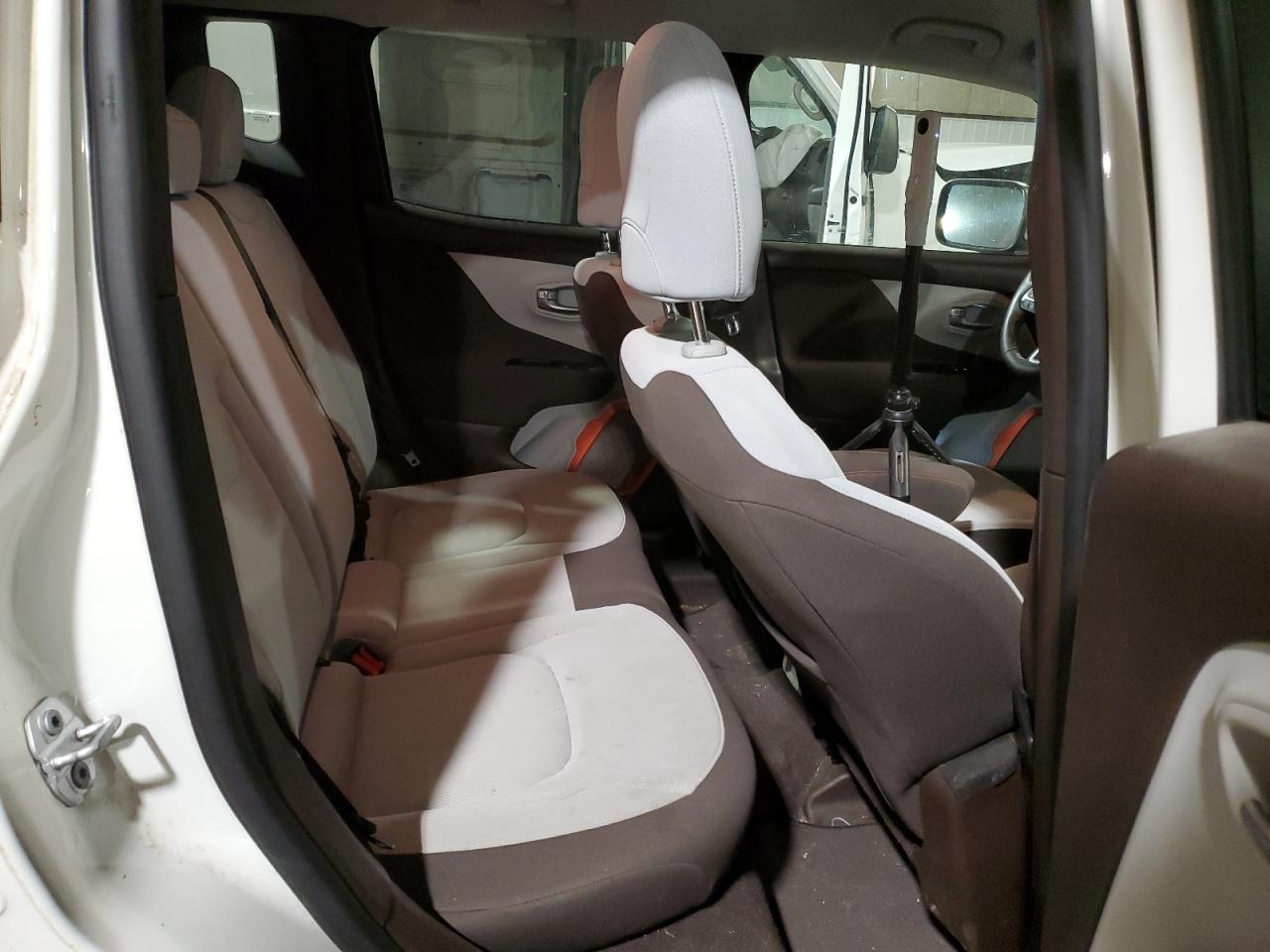 Jeep Renegade Latitude Image 12