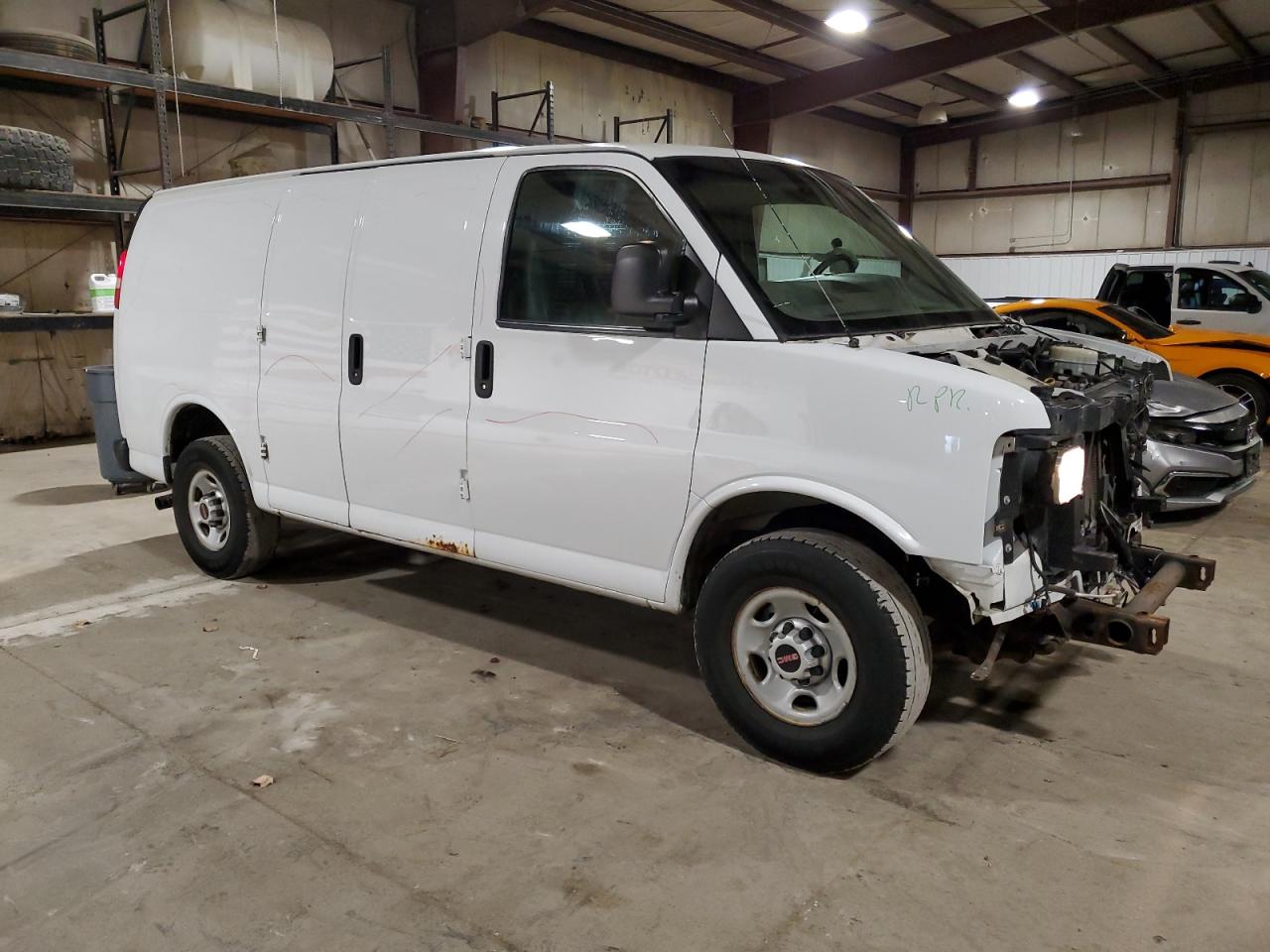GMC Savana G3500 Image 5