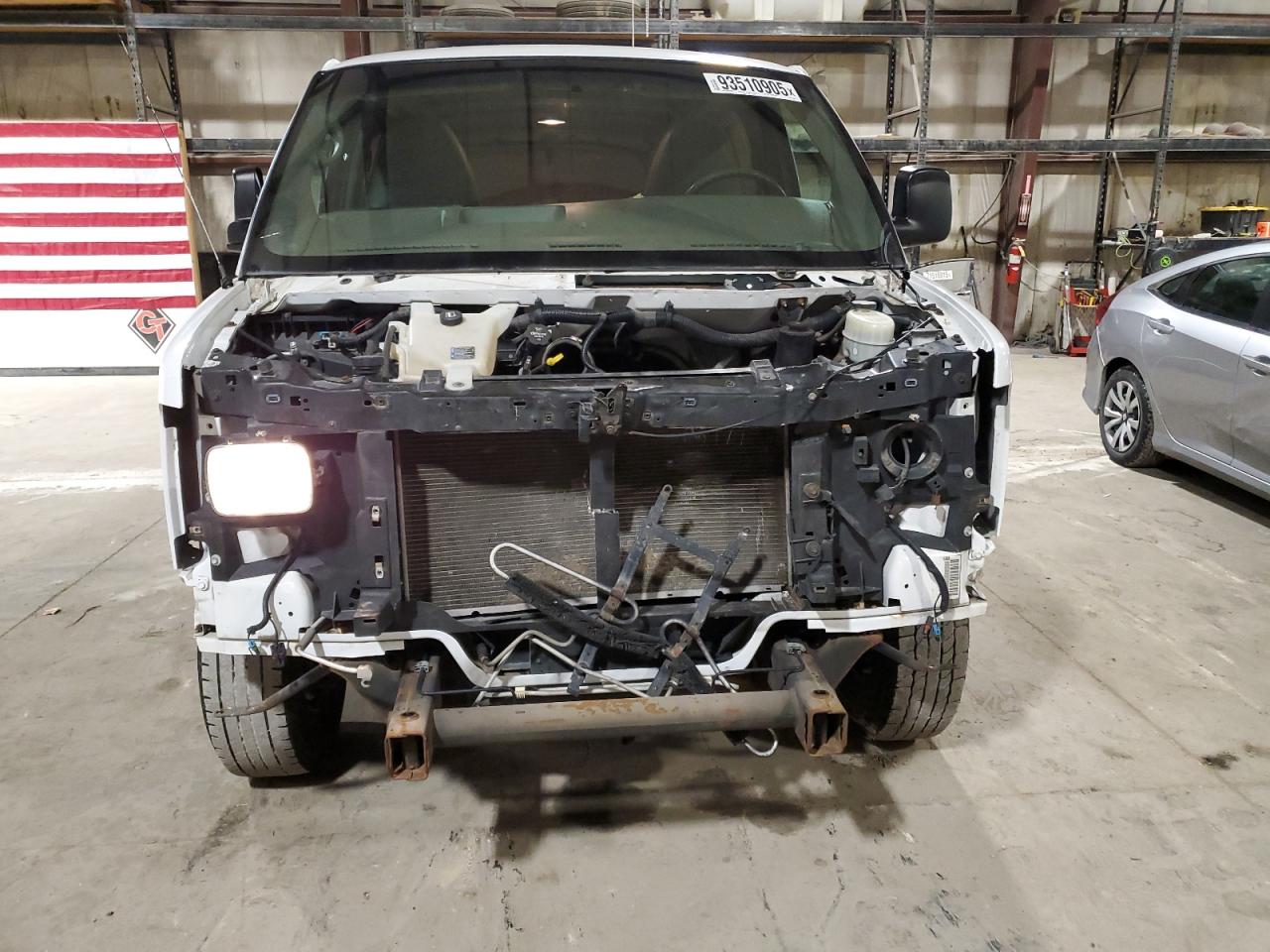 GMC Savana G3500 Image 12