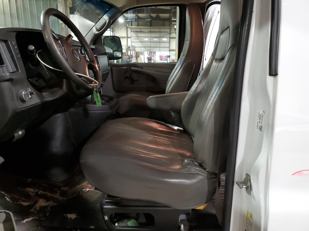 GMC Savana G3500 Image 8