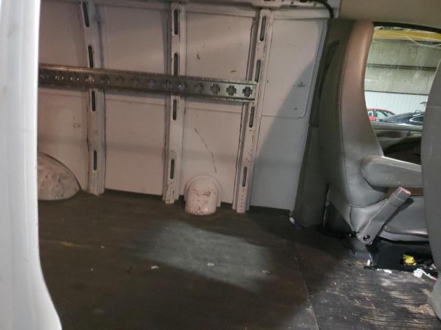 GMC Savana G3500 Image 10