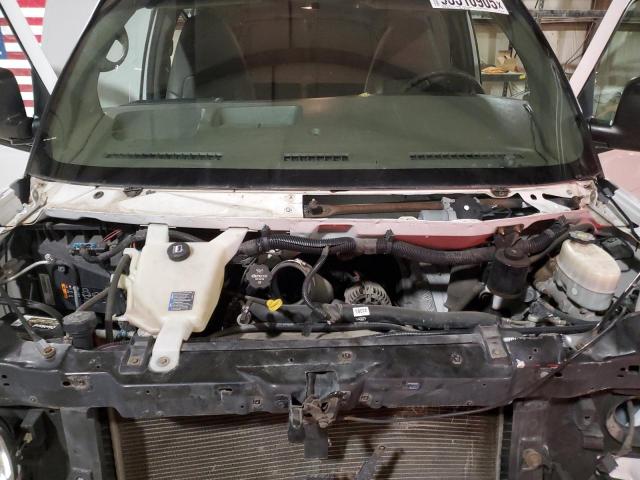 GMC Savana G3500 Image 11