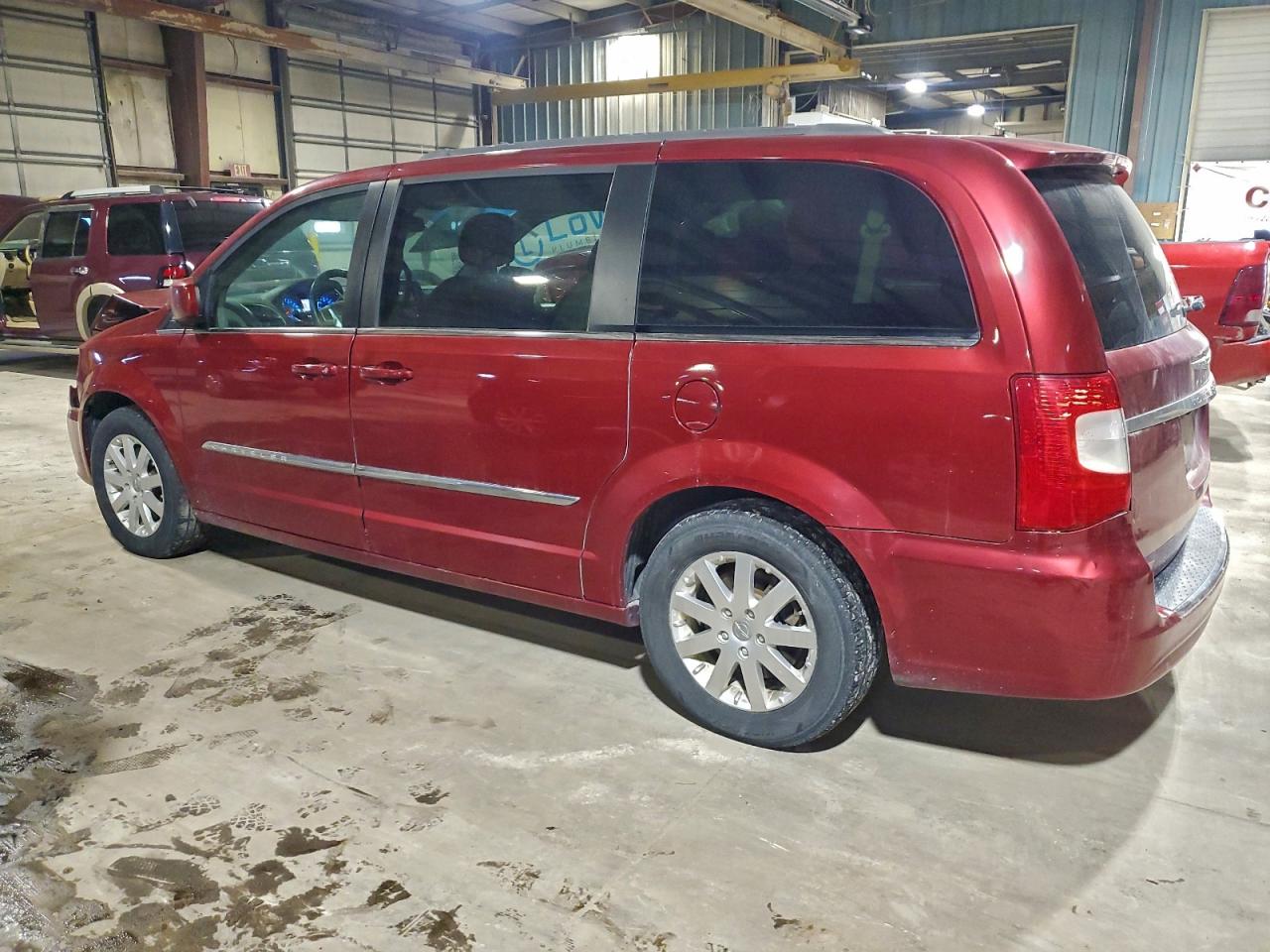 Chrysler Minivan Touring Image 2