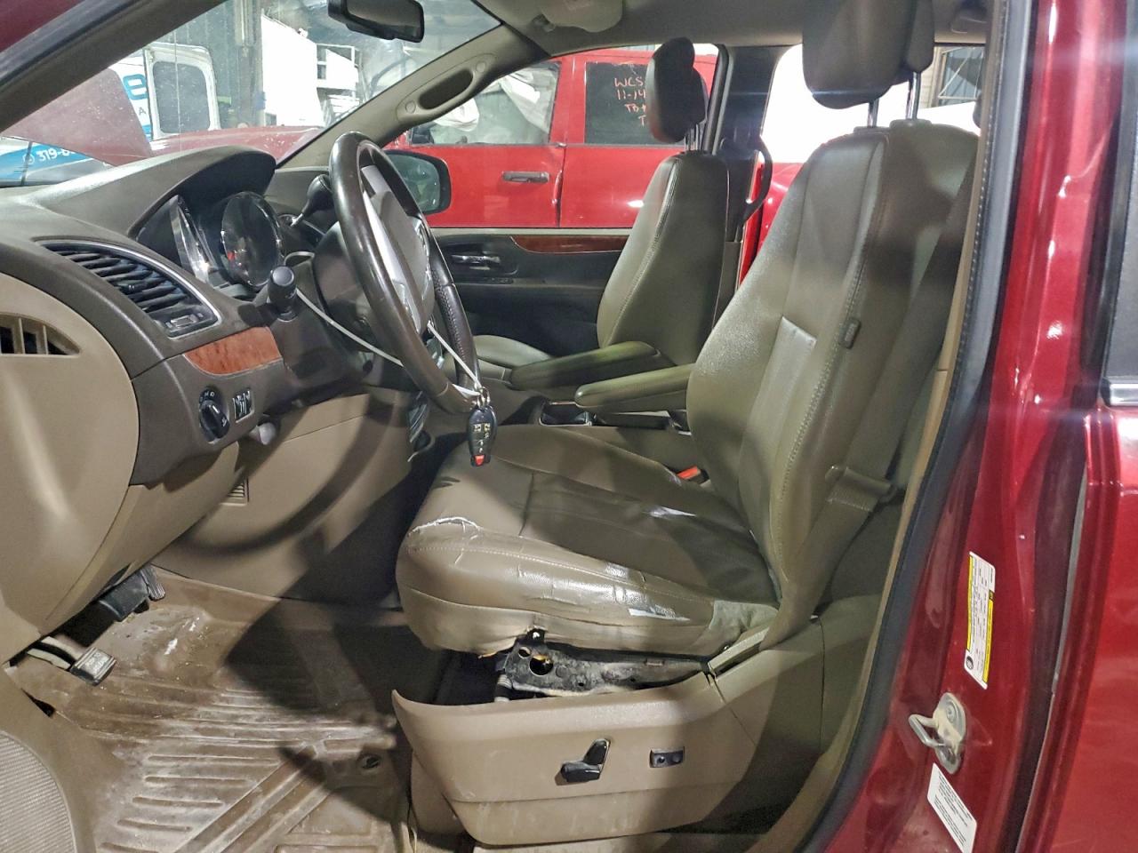 Chrysler Minivan Touring Image 4