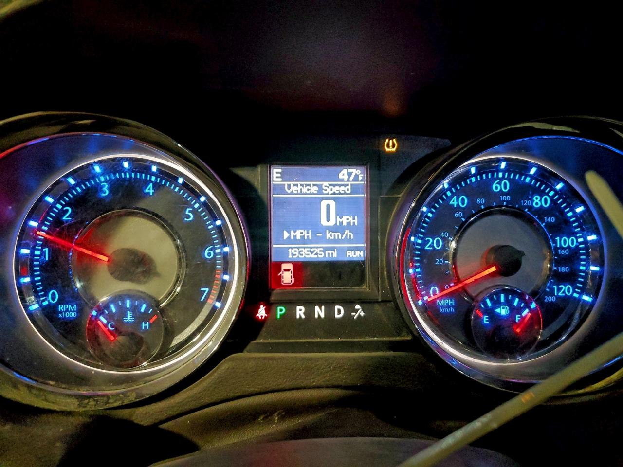 Chrysler Minivan Touring Image 8