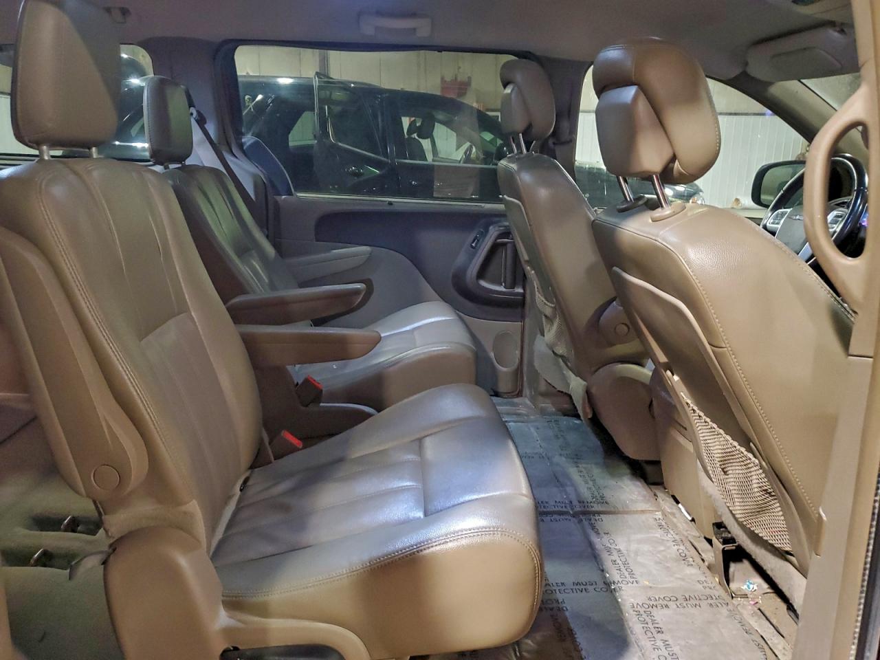 Chrysler Minivan Touring Image 12