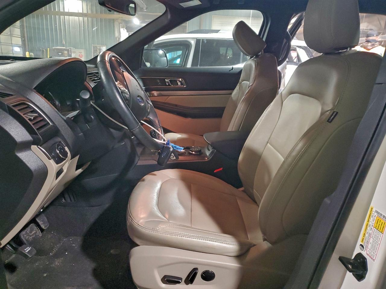 Ford Explorer Xlt Image 5