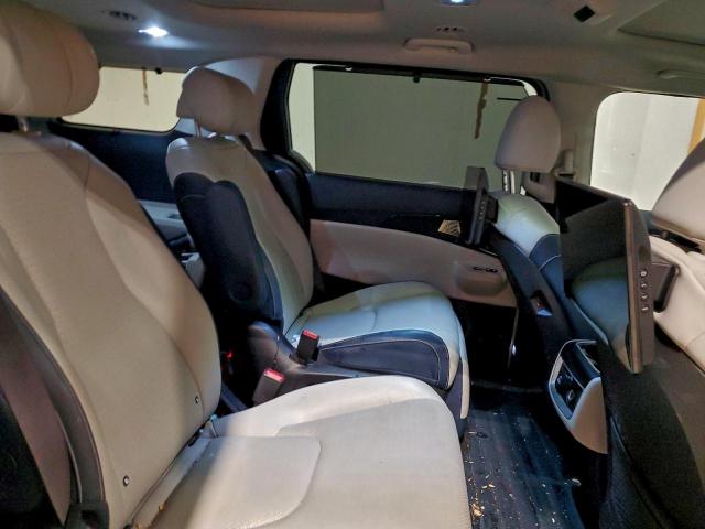 Kia Carnival Sx Image 9