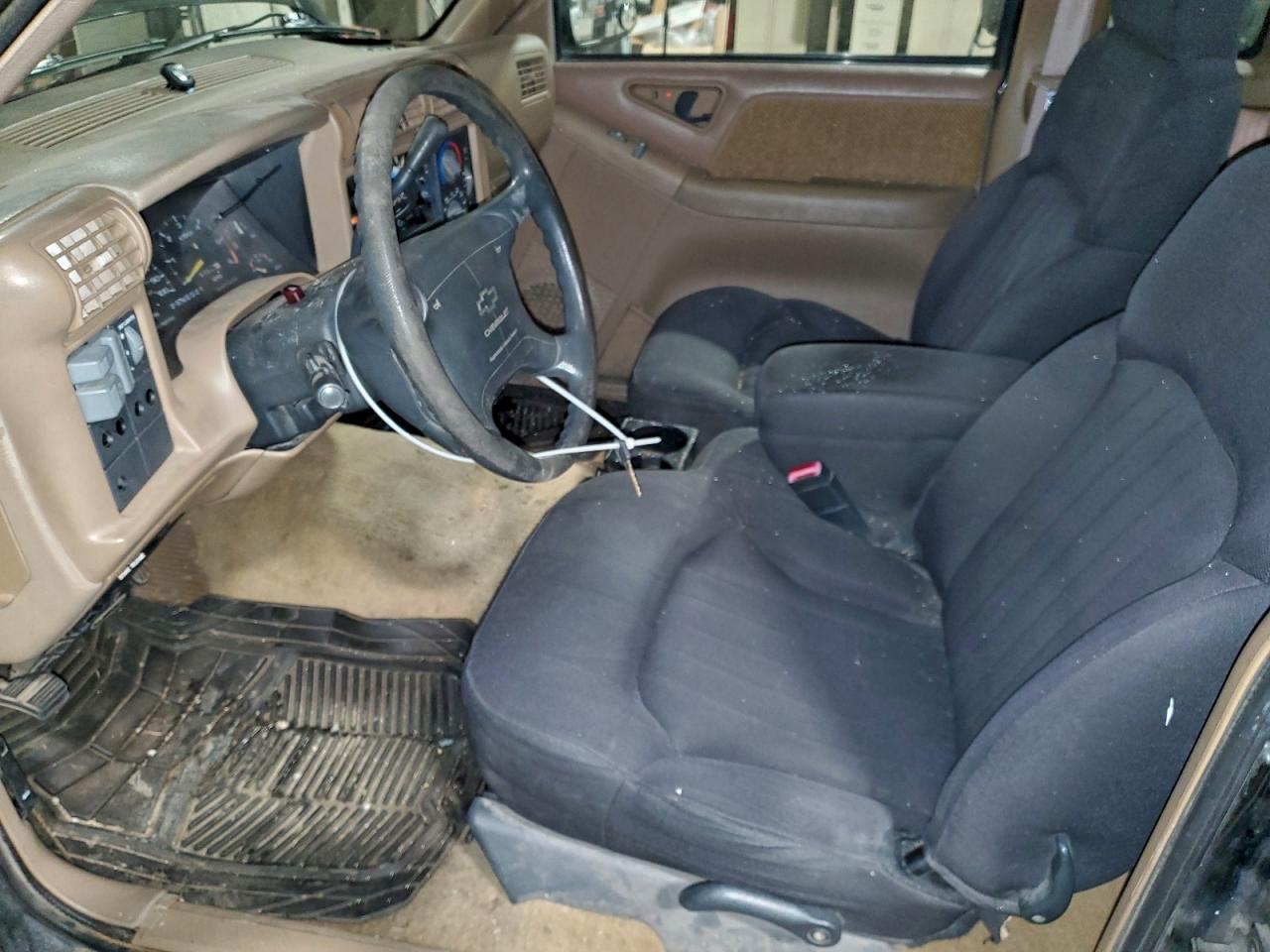 Chevrolet S-10 S10 Image 2