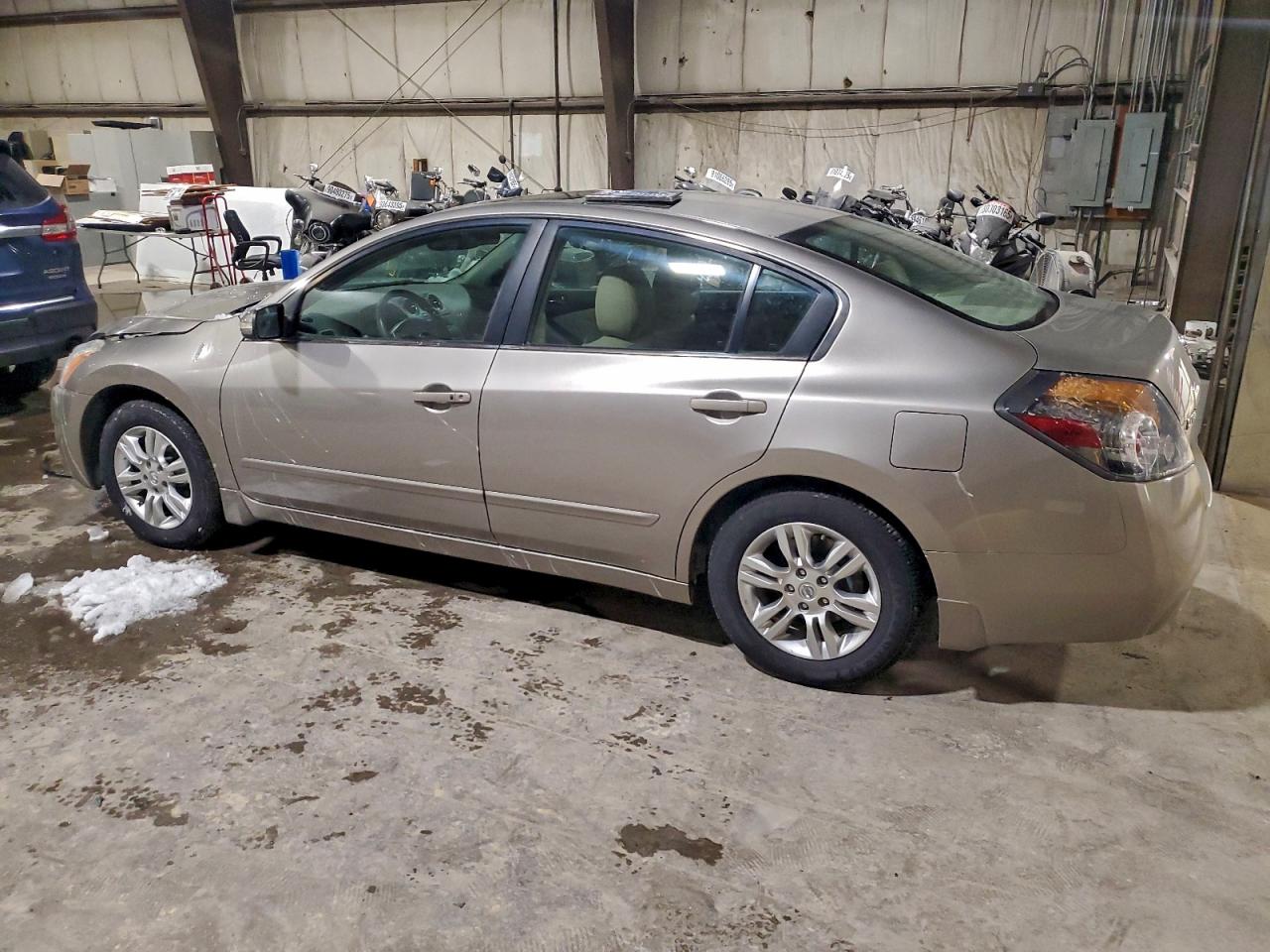 Nissan Altima Base Image 2