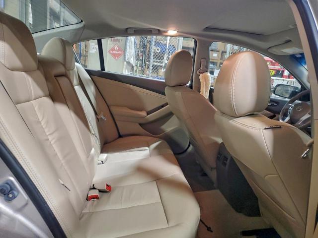 Nissan Altima Base Image 9