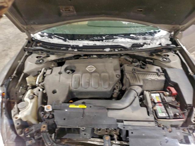 Nissan Altima Base Image 8