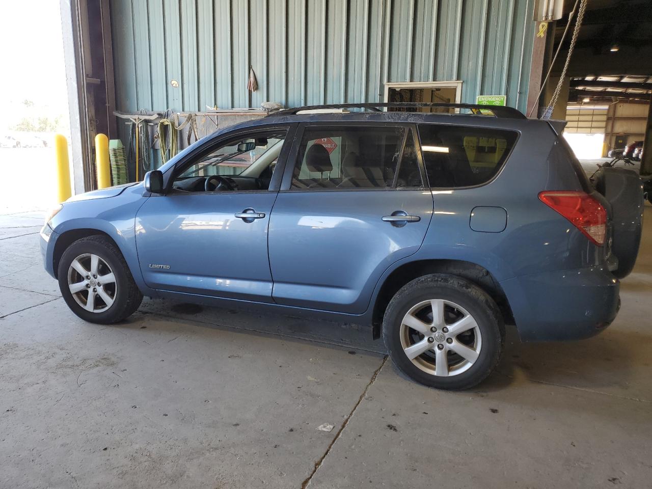 Toyota RAV4 Limited Image 4