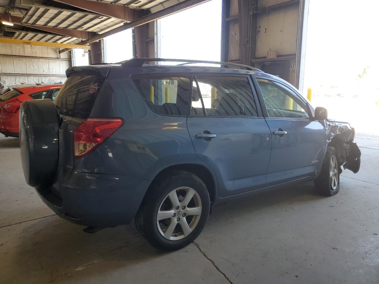 Toyota RAV4 Limited Image 5